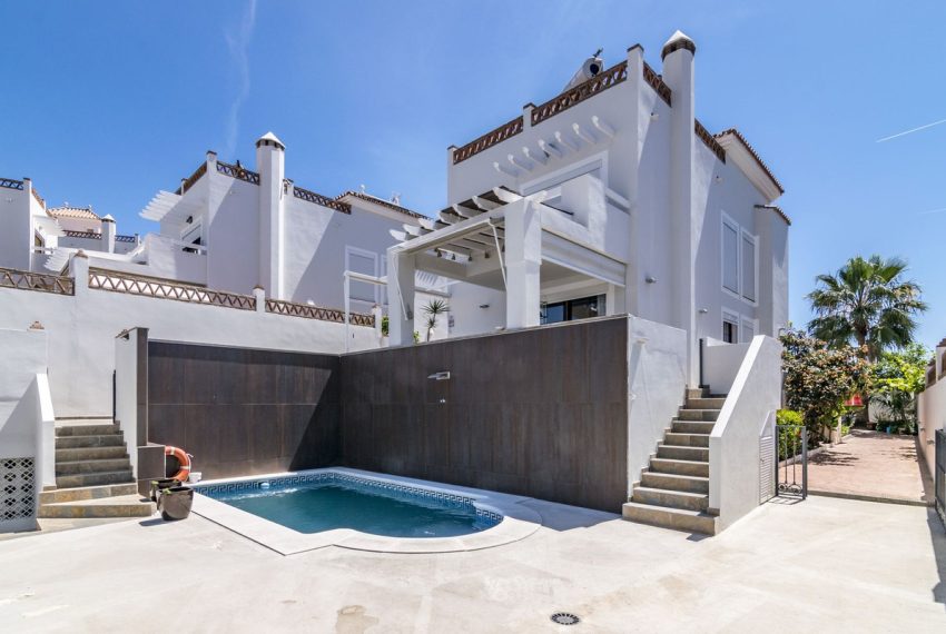 R4562371-Villa-For-Sale-Estepona-Detached-5-Beds-297-Built