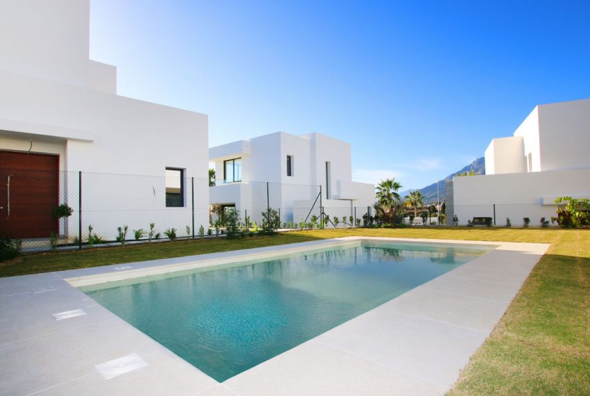 R4568716-Villa-For-Sale-Rio-Real-Detached-4-Beds-250-Built-3