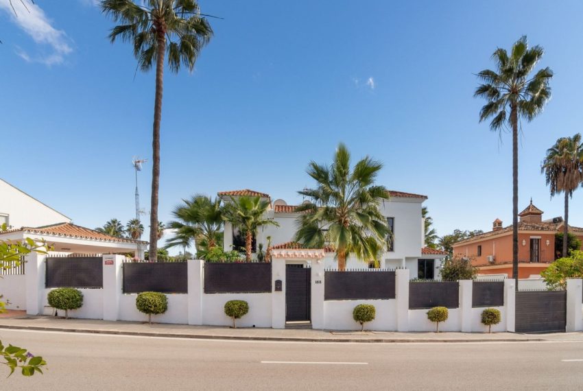 R4574503-Villa-For-Sale-Nueva-Andalucia-Detached-4-Beds-296-Built-1