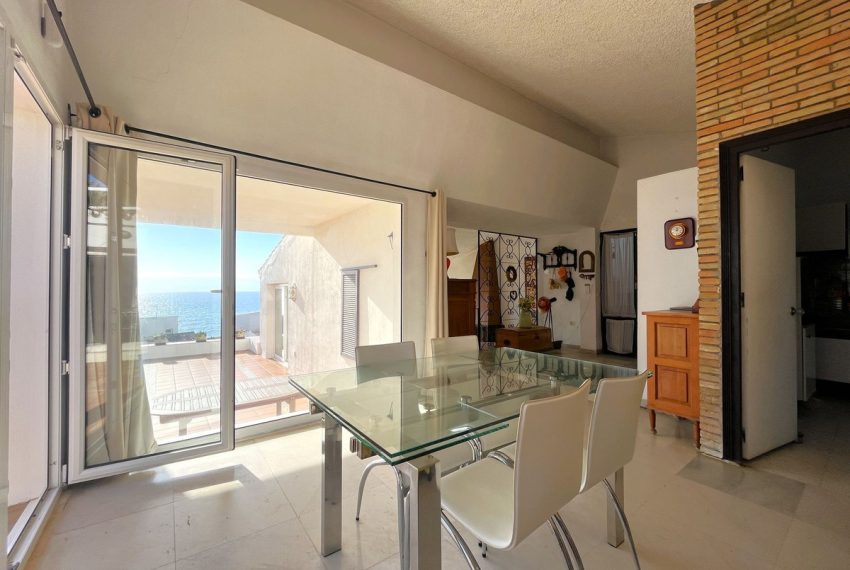 R4594306-Villa-For-Sale-Estepona-Detached-5-Beds-200-Built-13