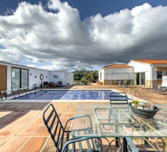 R4597630-Image 1-Finca - 6 Beds - 331 Built