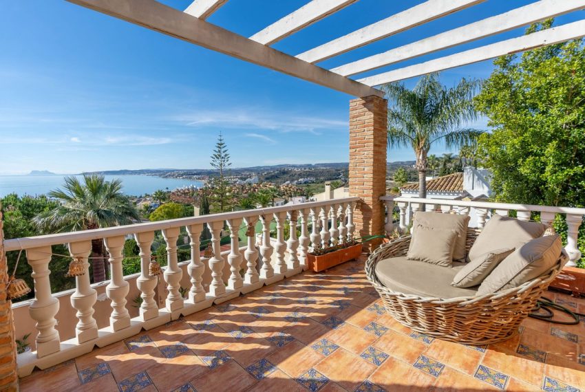 R4604809-Villa-For-Sale-Estepona-Detached-5-Beds-300-Built