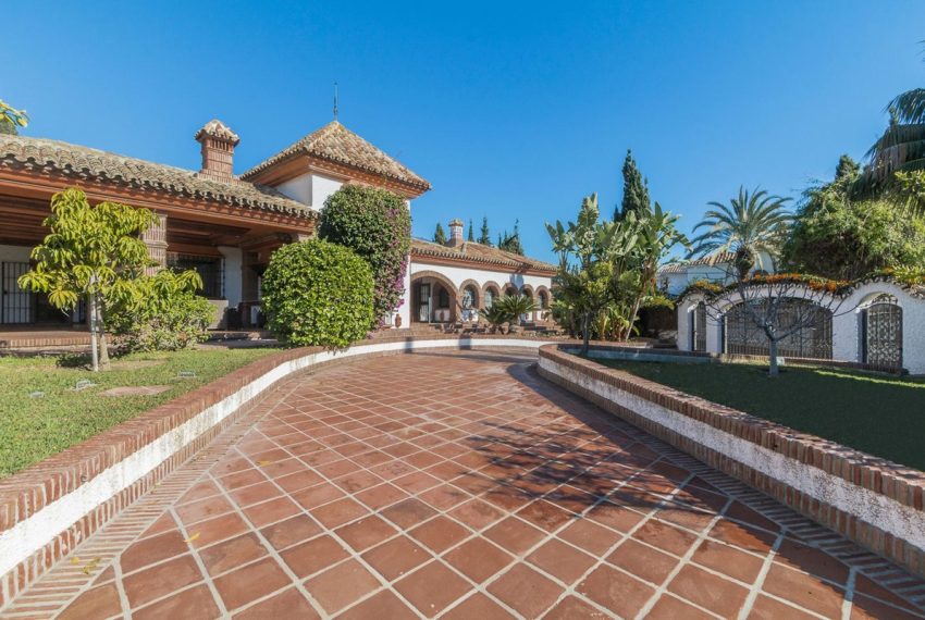 R4621810-Villa-For-Sale-Costabella-Detached-4-Beds-329-Built-1