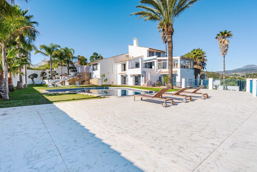 R4659814-Villa-For-Sale-Estepona-Detached-5-Beds-400-Built