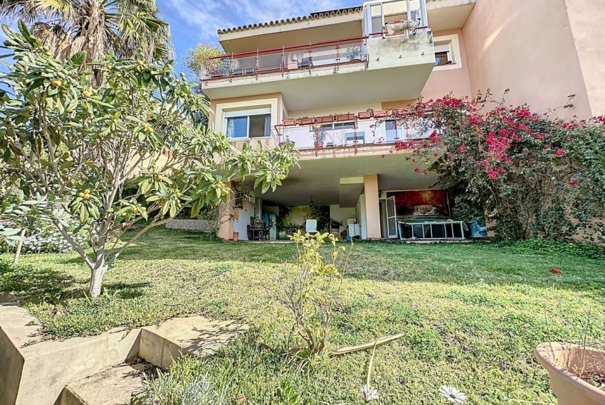 R4662034-Villa-For-Sale-Estepona-Semi-Detached-3-Beds-205-Built-1