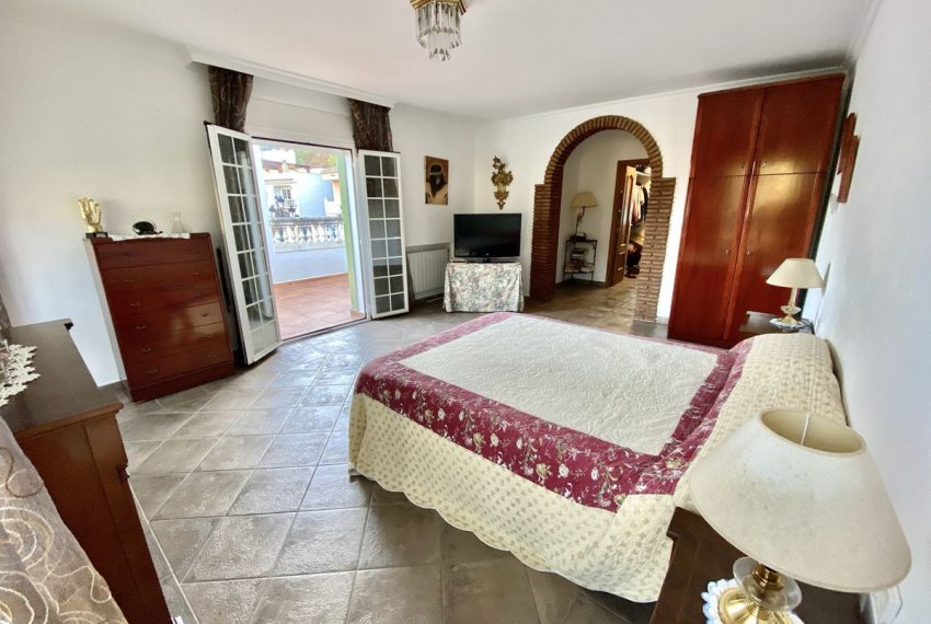 R4677088-Villa-For-Sale-Benahavis-Detached-4-Beds-440-Built-4