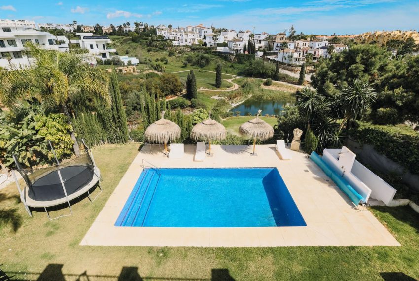 R4688110-Villa-For-Sale-Estepona-Detached-5-Beds-397-Built