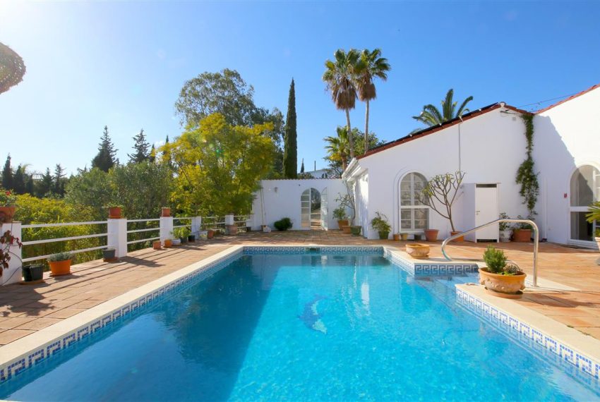 R4714012-Villa-For-Sale-Estepona-Detached-4-Beds-315-Built