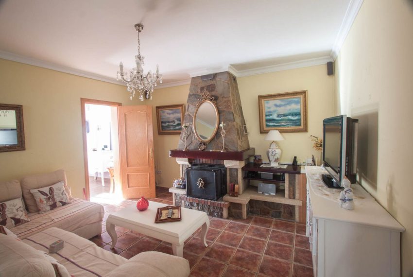 R4715716-Villa-For-Sale-Estepona-Finca-6-Beds-210-Built-6