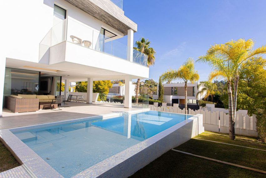 R4724944-Villa-For-Sale-Marbella-Detached-4-Beds-499-Built-1