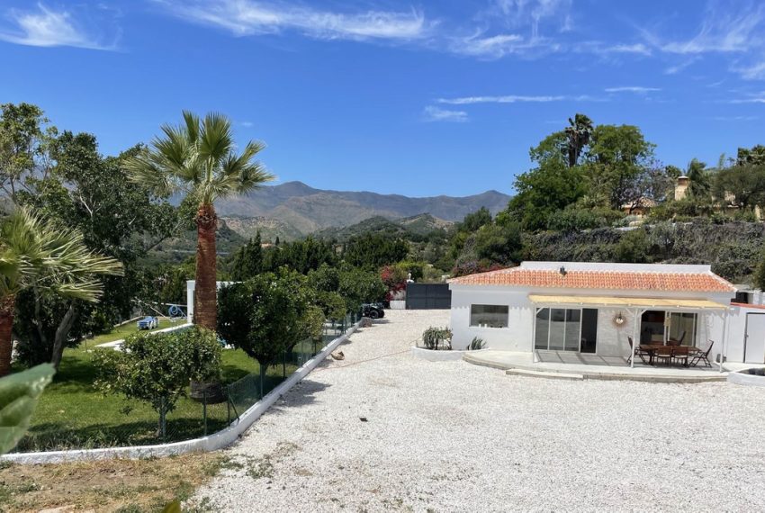 R4753942-Villa-For-Sale-Estepona-Finca-3-Beds-165-Built