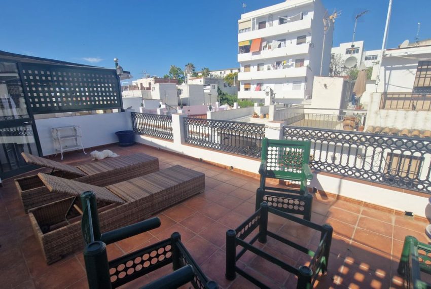 R4763467-Villa-For-Sale-Marbella-Semi-Detached-7-Beds-174-Built-1