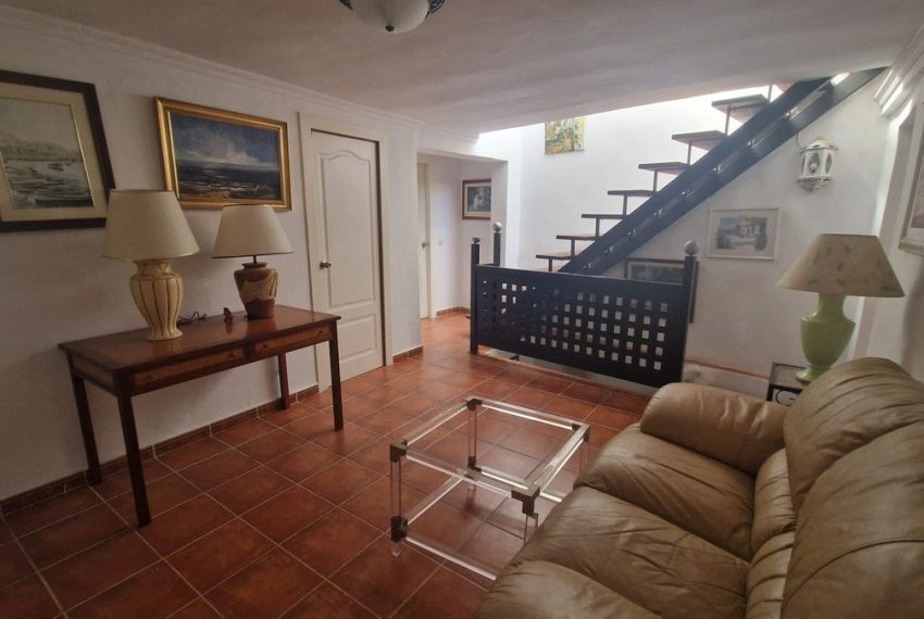 R4763467-Villa-For-Sale-Marbella-Semi-Detached-7-Beds-174-Built-2