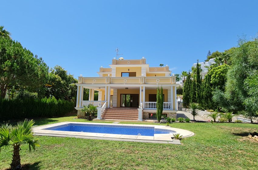 R4765366-Villa-For-Sale-Las-Chapas-Detached-4-Beds-475-Built-1