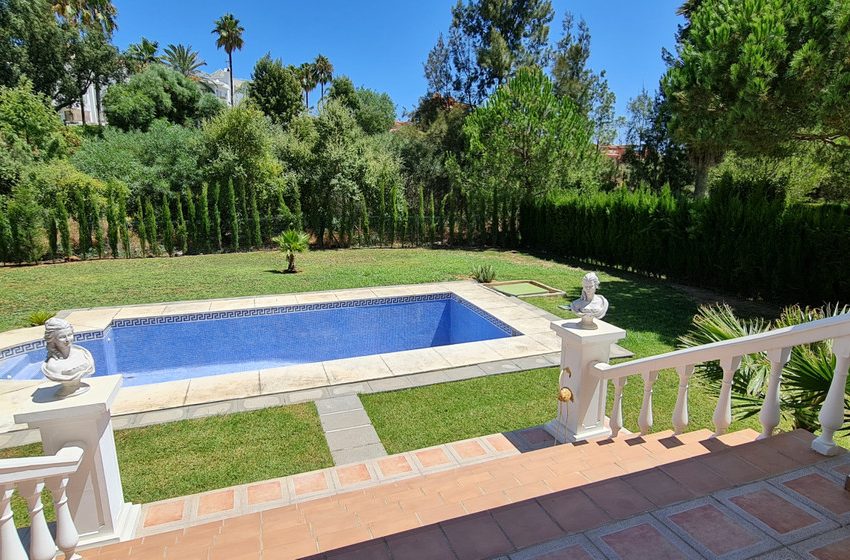 R4765366-Villa-For-Sale-Las-Chapas-Detached-4-Beds-475-Built-4