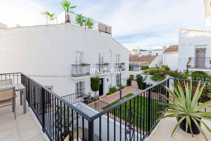 R4770784-Villa-For-Sale-Estepona-Detached-5-Beds-220-Built-7