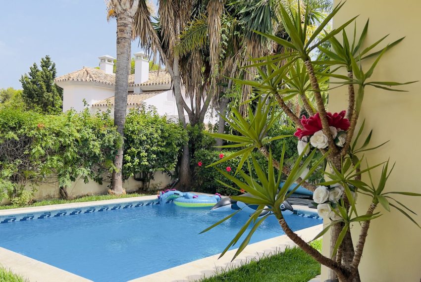 R4787482-Villa-For-Sale-Nueva-Andalucia-Detached-5-Beds-360-Built