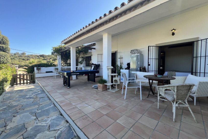 R4802920-Villa-For-Sale-Estepona-Detached-5-Beds-212-Built-2