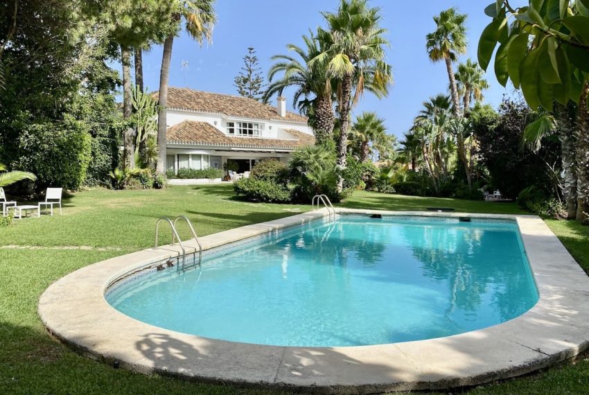 R4820527-Villa-For-Sale-Los-Monteros-Detached-5-Beds-690-Built