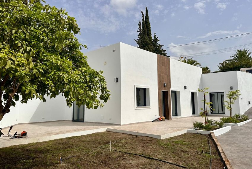 R4825168-Villa-For-Sale-Coin-Detached-2-Beds-130-Built