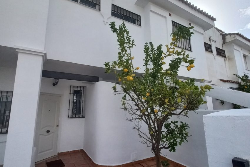 R4830913-Townhouse-For-Sale-Nueva-Andalucia-Terraced-5-Beds-160-Built-2