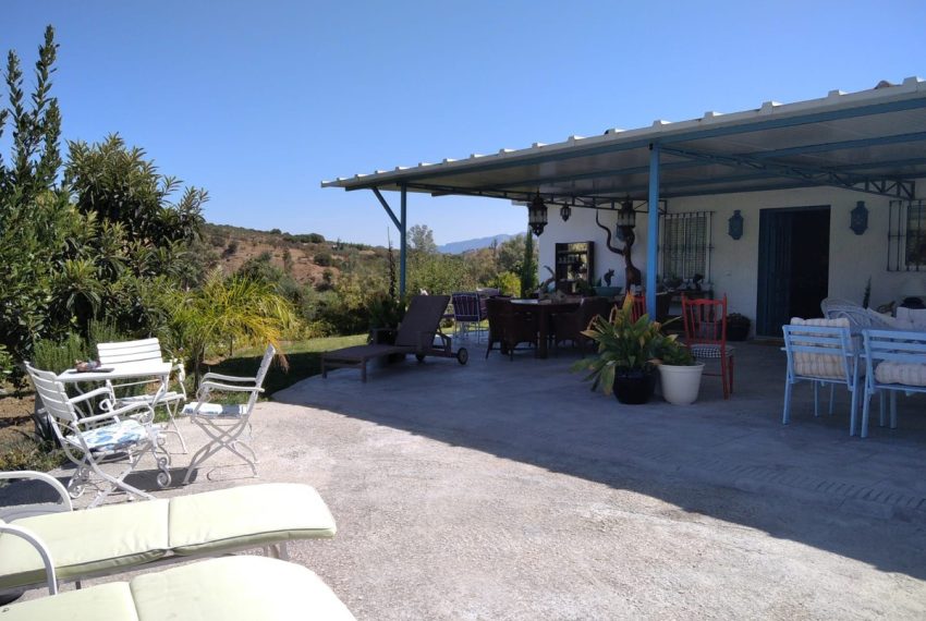 R4831966-Villa-For-Sale-Guaro-Finca-4-Beds-130-Built-1