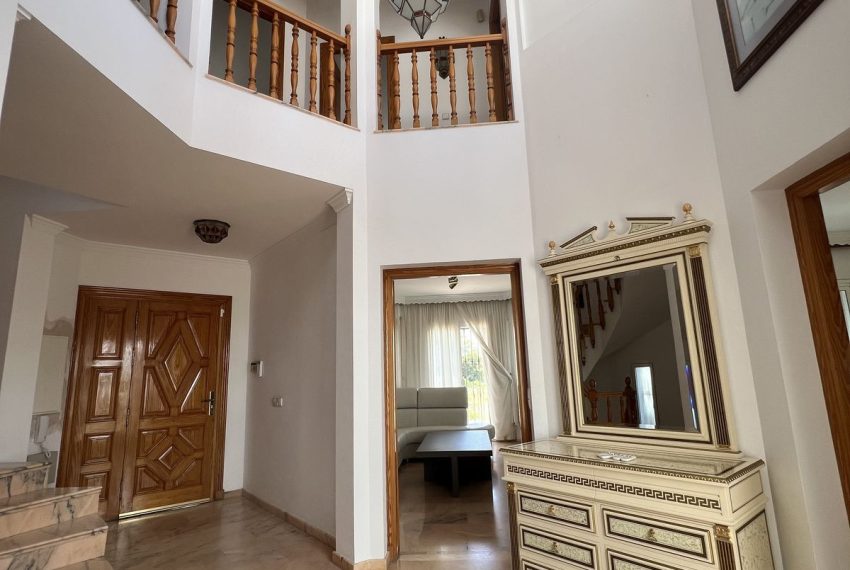 R4835890-Villa-For-Sale-San-Pedro-de-Alcantara-Semi-Detached-5-Beds-353-Built-1