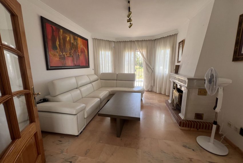 R4835890-Villa-For-Sale-San-Pedro-de-Alcantara-Semi-Detached-5-Beds-353-Built-4