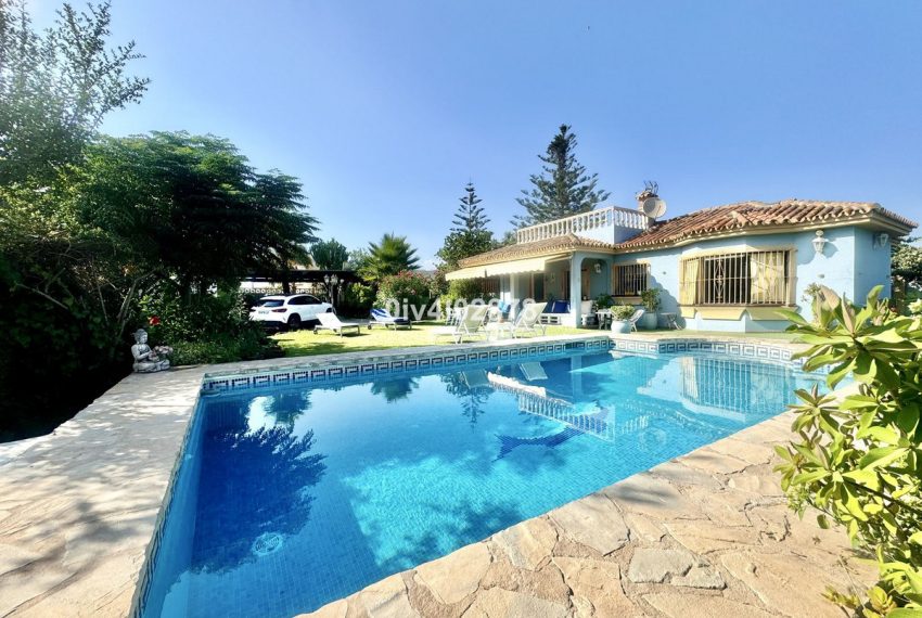 R4838806-Villa-For-Sale-Marbella-Detached-2-Beds-124-Built