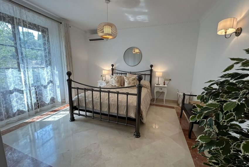 R4839898-Villa-For-Sale-Estepona-Detached-4-Beds-268-Built-16