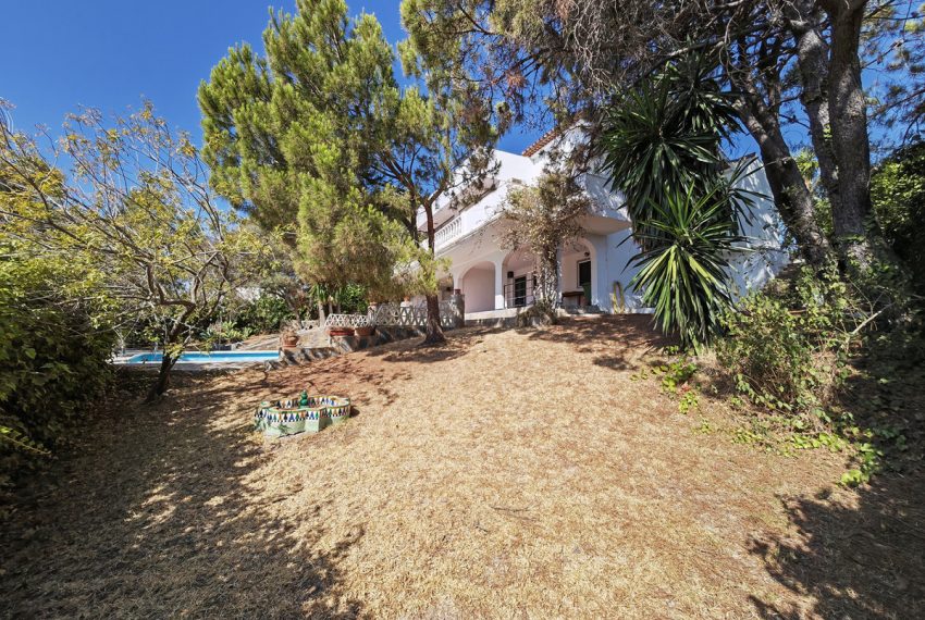 R4840030-Villa-For-Sale-Estepona-Detached-6-Beds-277-Built-6