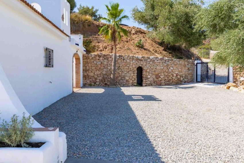 R4847554-Villa-For-Sale-Estepona-Finca-5-Beds-234-Built-1