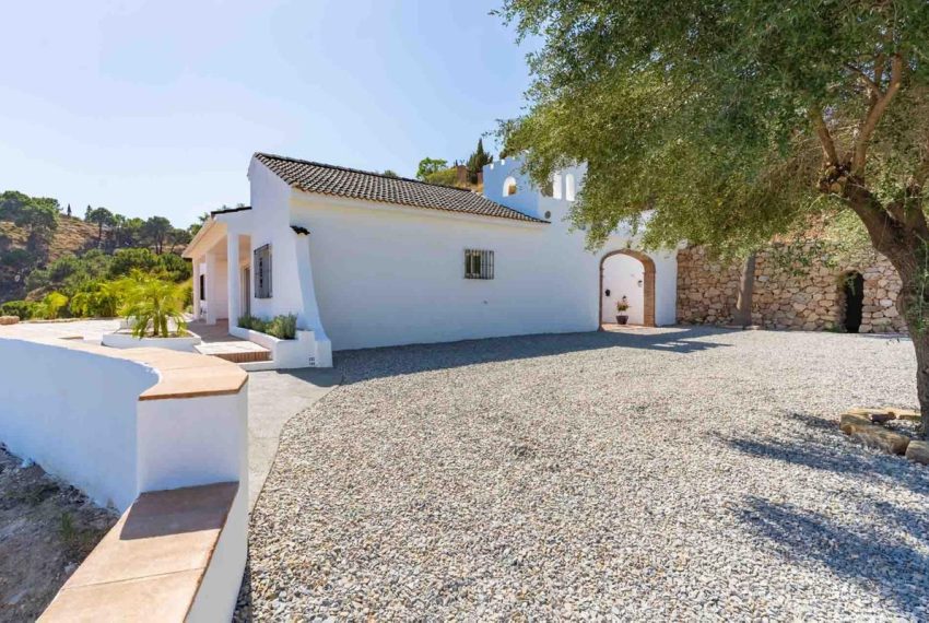 R4847554-Villa-For-Sale-Estepona-Finca-5-Beds-234-Built-16