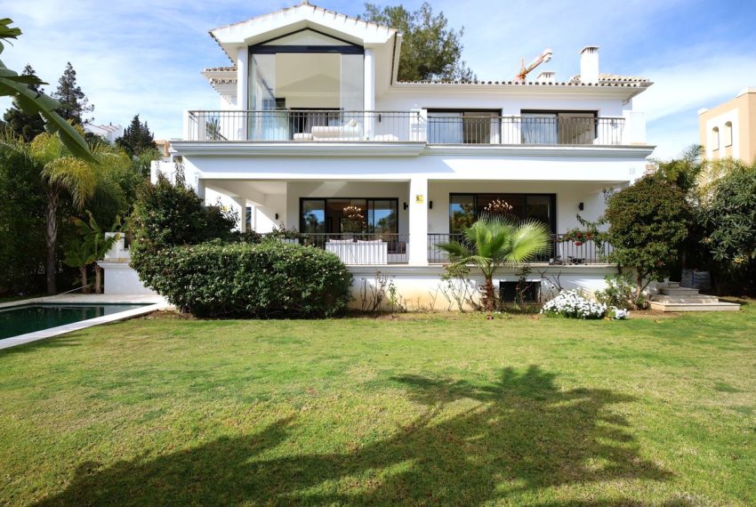 R4848514-Villa-For-Sale-Nueva-Andalucia-Detached-6-Beds-608-Built-3