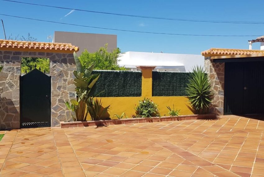 R4851274-Villa-For-Sale-San-Pedro-de-Alcantara-Detached-6-Beds-200-Built-1