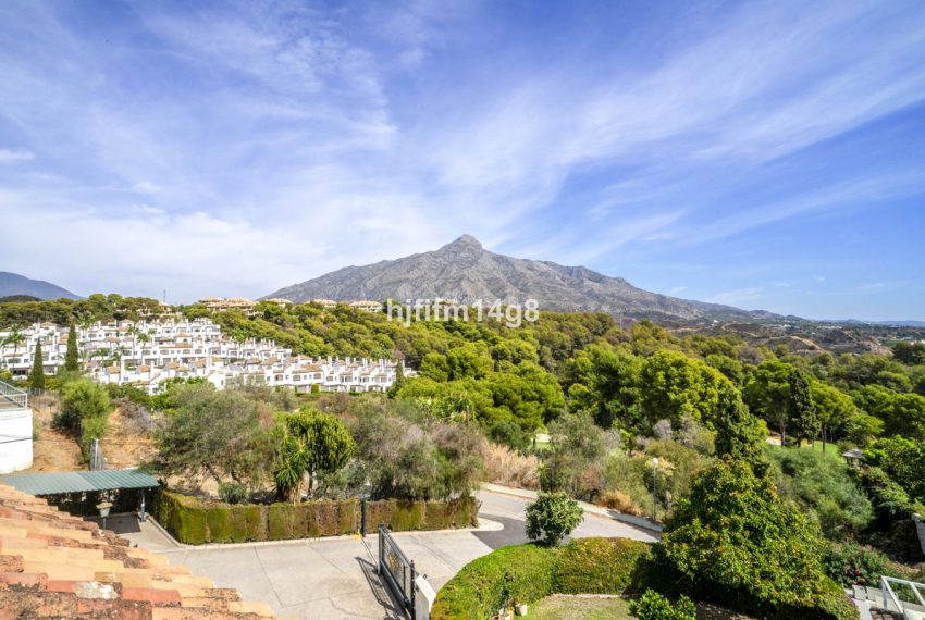 R4854127-Townhouse-For-Sale-Nueva-Andalucia-Terraced-3-Beds-152-Built-1