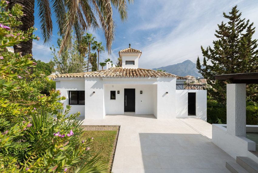 R4861186-Villa-For-Sale-Nueva-Andalucia-Detached-4-Beds-248-Built-1