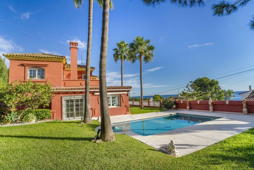 R4863955-Villa-For-Sale-Estepona-Detached-7-Beds-636-Built-1