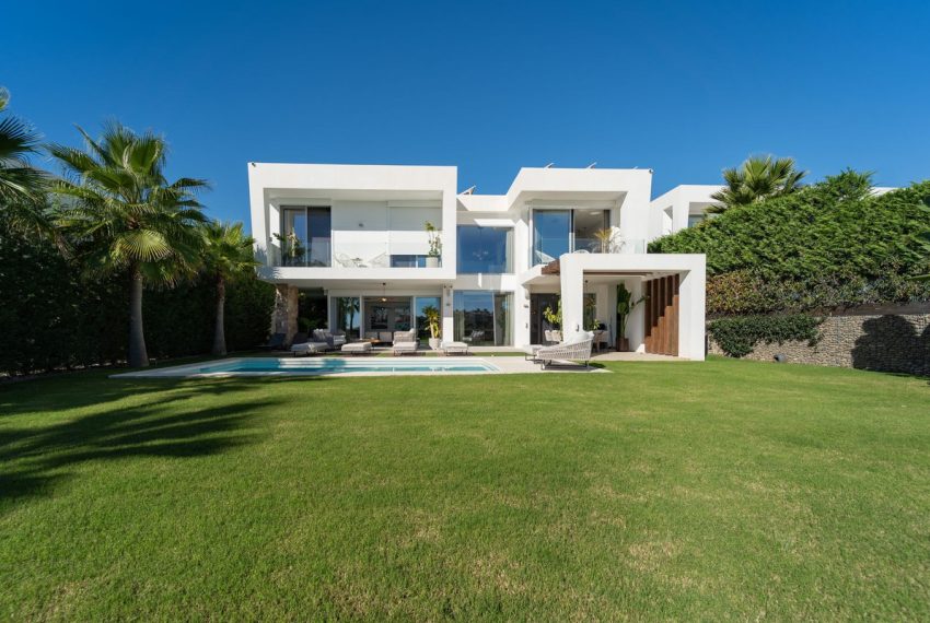 R4868431-Villa-For-Sale-Marbella-Detached-4-Beds-268-Built