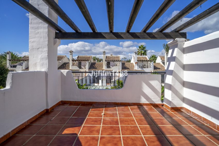 R4869211-Townhouse-For-Sale-Nueva-Andalucia-Terraced-3-Beds-168-Built-2