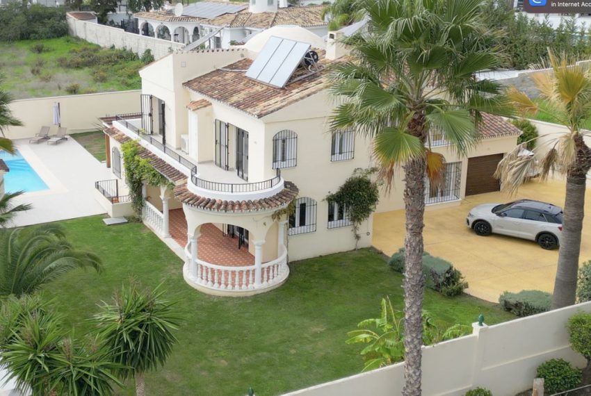 R4873054-Villa-For-Sale-Estepona-Detached-5-Beds-295-Built-5