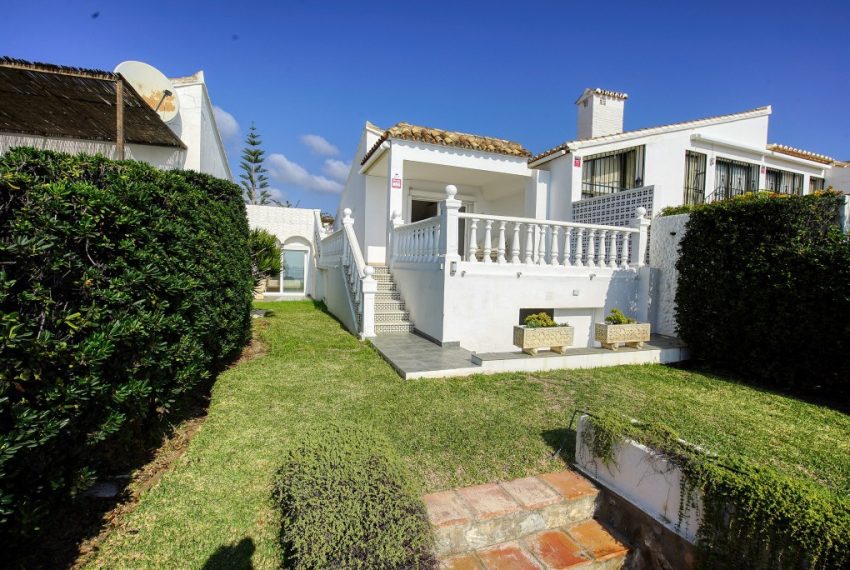 R4885558-Villa-For-Sale-Estepona-Detached-2-Beds-100-Built-2