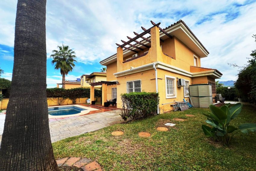 R4886659-Villa-For-Sale-La-Cala-Hills-Detached-5-Beds-310-Built-3