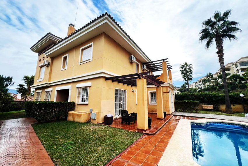 R4886659-Villa-For-Sale-La-Cala-Hills-Detached-5-Beds-310-Built