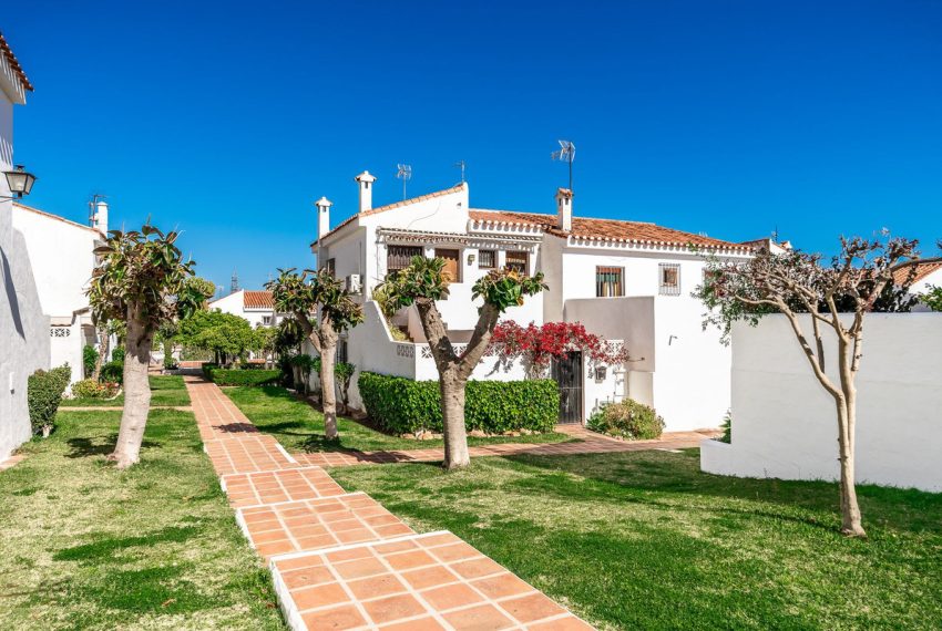 R4887781-Townhouse-For-Sale-Marbella-Semi-Detached-2-Beds-95-Built