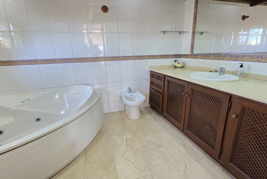 R4890649-Apartment-For-Sale-Estepona-Penthouse-2-Beds-91-Built-3