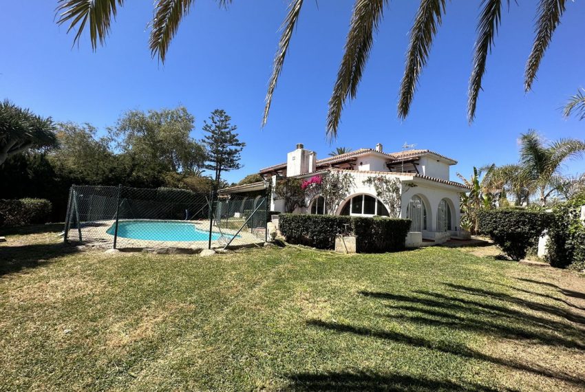 R4891351-Villa-For-Sale-Estepona-Detached-6-Beds-643-Built