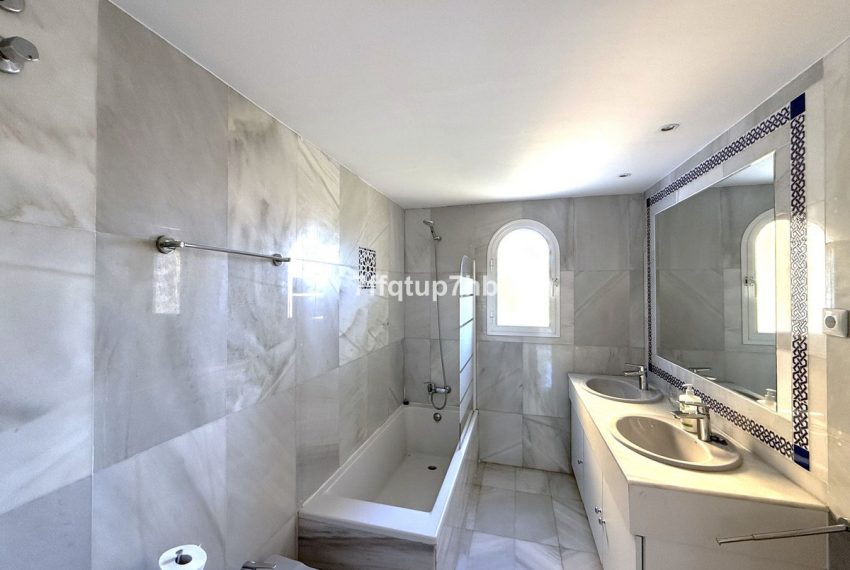 R4893688-Townhouse-For-Sale-Puerto-Banus-Terraced-6-Beds-220-Built-15