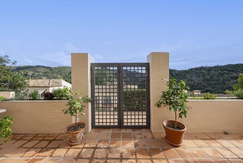 R4898050-Villa-For-Sale-Benahavis-Semi-Detached-4-Beds-300-Built-4