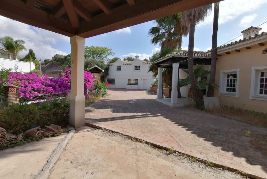 R4901182-Villa-For-Sale-La-Quinta-Detached-8-Beds-1618-Built-1